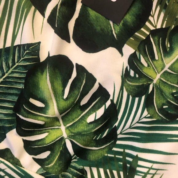 Ruffle Hem Palm Print Shorts - Picture 2 of 3